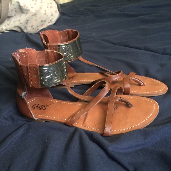 Sandals - Picture 2 of 3